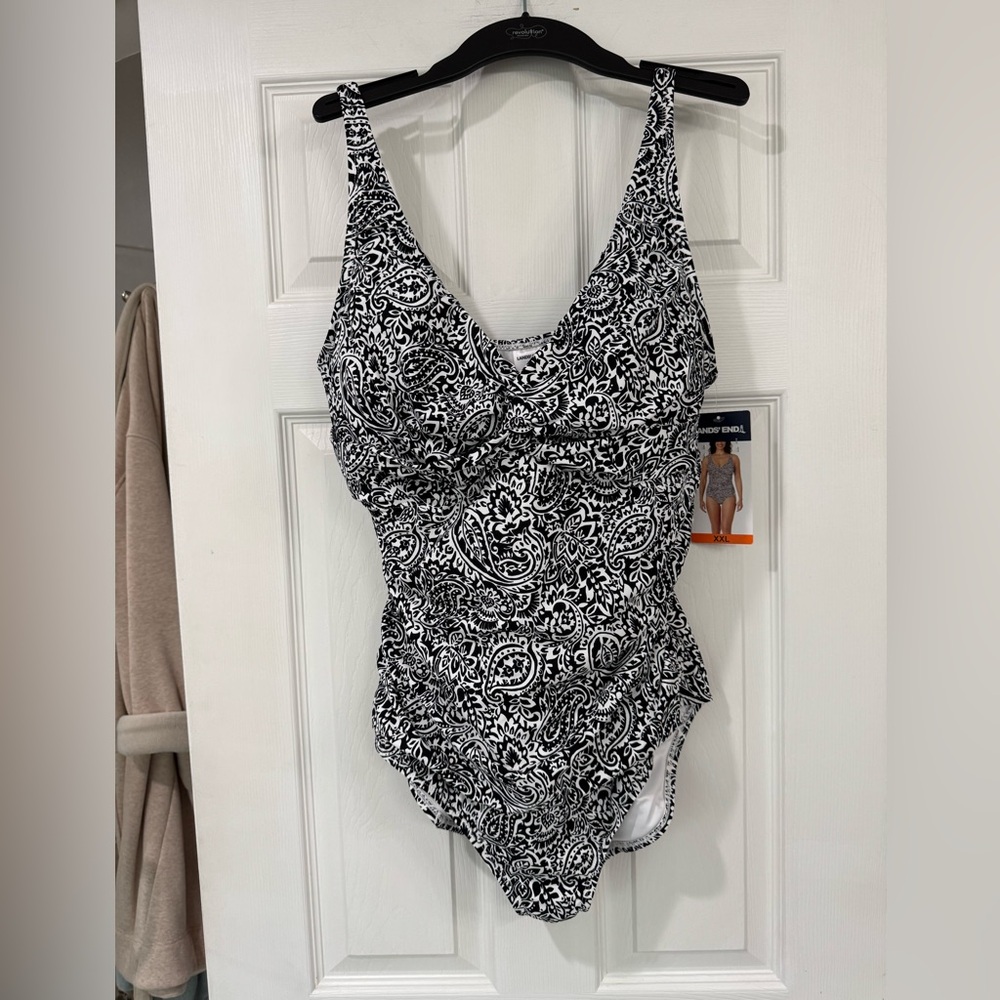 🩱🆕Lands' End Black and White One Piece Swimsuit, XXL🩱
